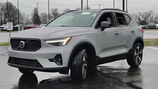 2026 Volvo XC40 B5 Plus