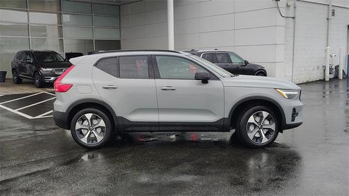 2026 Volvo XC40 B5 Plus