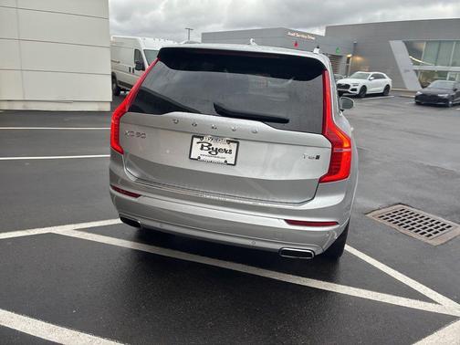 2021 Volvo XC90 T6 Momentum