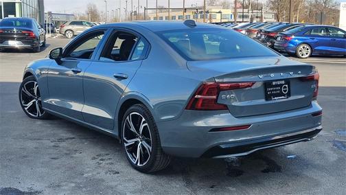 2023 Volvo S60 B5 Core Dark Theme