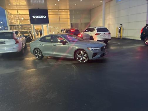 2023 Volvo S60 B5 Core Dark Theme