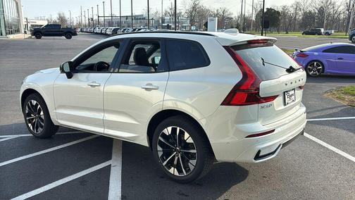 Crystal White Metallic 2026 Volvo XC60 B5 Plus