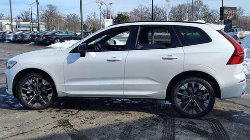 2026 Volvo XC60 B5 Plus