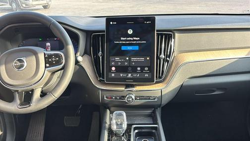 Crystal White Metallic 2026 Volvo XC60 B5 Plus