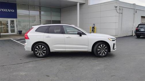 2023 Volvo XC60 B5 Plus Dark Theme