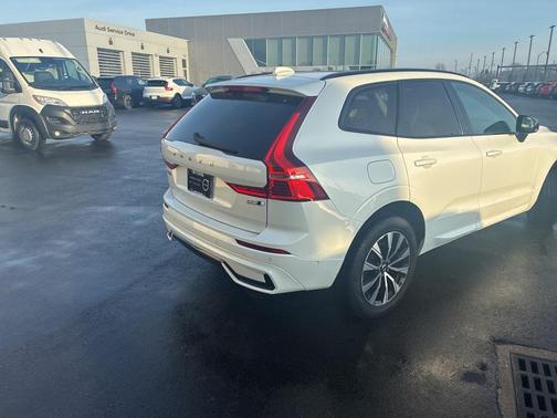 2023 Volvo XC60 B5 Plus Dark Theme