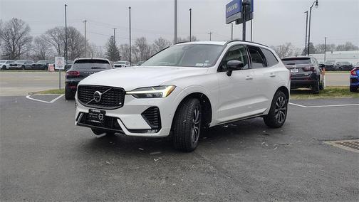 2023 Volvo XC60 B5 Plus Dark Theme