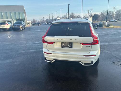 2023 Volvo XC60 B5 Plus Dark Theme