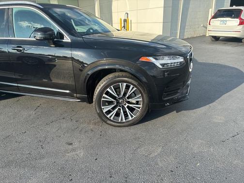 2020 Volvo XC90 T6 Momentum