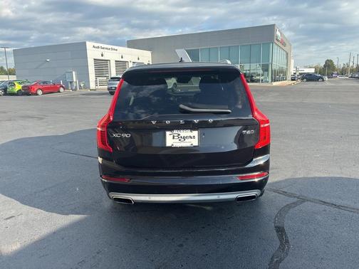 2020 Volvo XC90 T6 Momentum