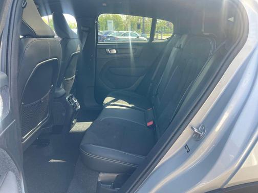 Silver Dawn Metallic 2023 Volvo C40 Recharge Pure Electric Ultimate