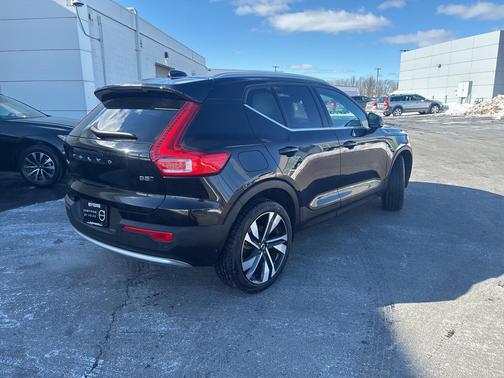 2025 Volvo XC40 B5 Plus Bright Theme