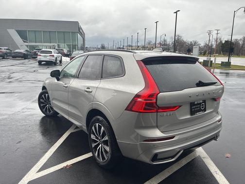 2025 Volvo XC60 B5 Plus
