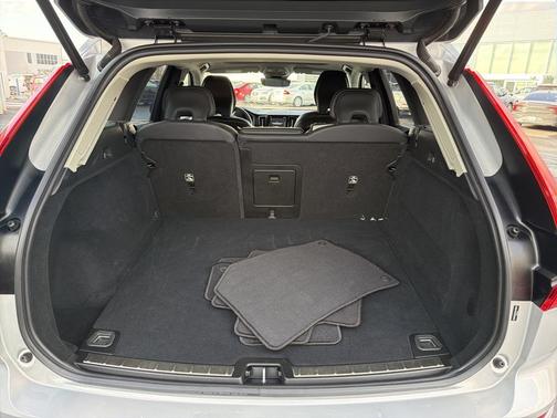 2025 Volvo XC60 B5 Plus