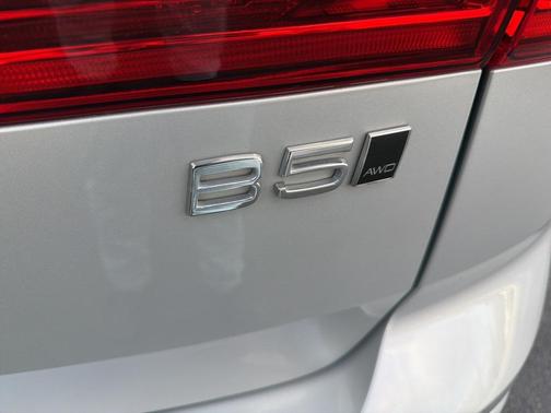 2025 Volvo XC60 B5 Plus