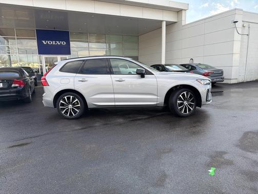 2025 Volvo XC60 B5 Plus