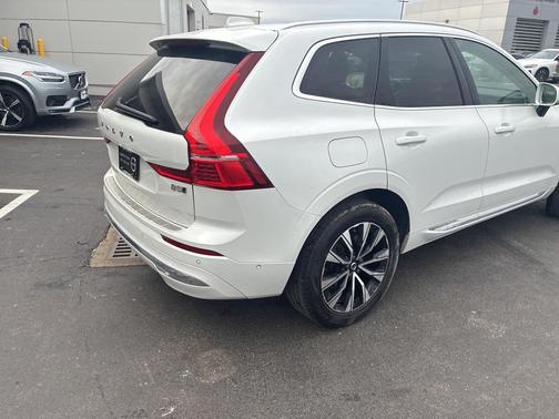 2023 Volvo XC60 B5 Plus Bright Theme