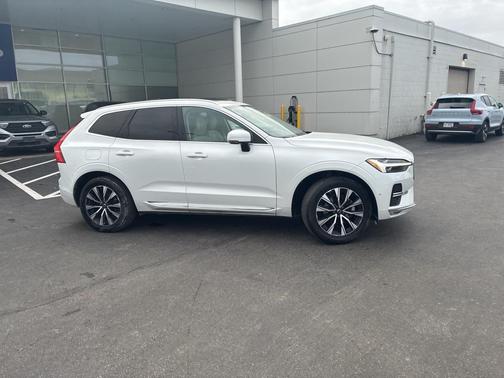 2023 Volvo XC60 B5 Plus Bright Theme