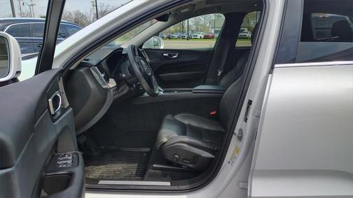 2022 Volvo XC60 B5 Inscription