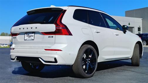 2026 Volvo XC60 B5 Ultra Black Edition