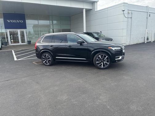 2024 Volvo XC90 B6 Plus Bright Theme