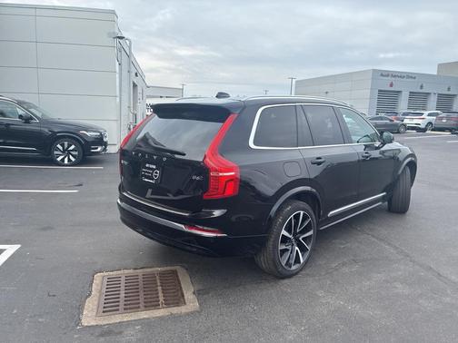 2024 Volvo XC90 B6 Plus Bright Theme