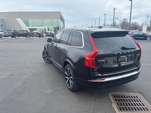 2024 Volvo XC90 B6 Plus Bright Theme