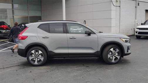 2026 Volvo XC40 B5 Plus