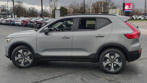 2026 Volvo XC40 B5 Plus