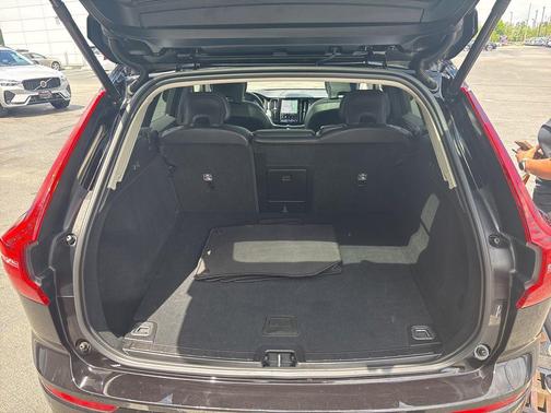 Onyx Black Metallic 2025 Volvo XC60 B5 Core