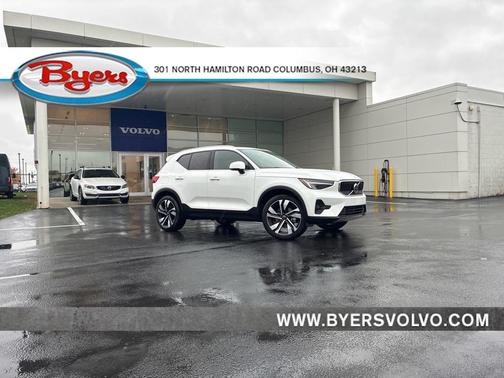 2025 Volvo XC40 B5 Plus Bright Theme