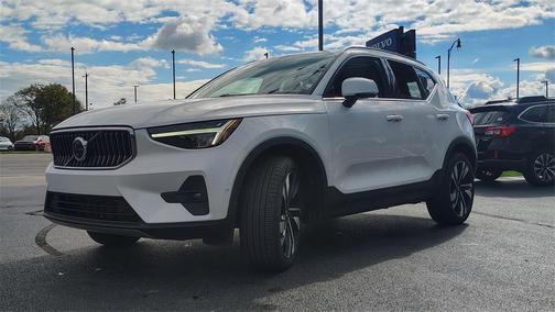 2025 Volvo XC40 B5 Plus Bright Theme