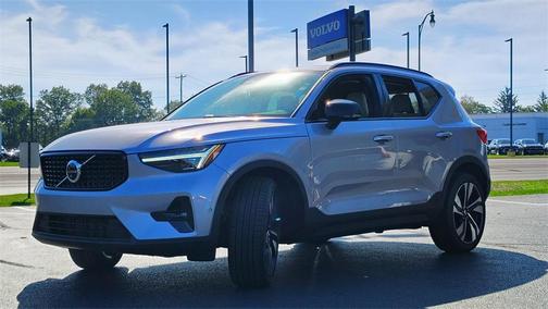 2026 Volvo XC40 B5 Ultra