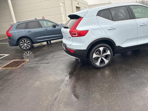 2025 Volvo XC40 B5 Plus Bright Theme