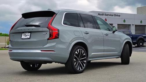 2025 Volvo XC90 B6 Plus 7-Seater