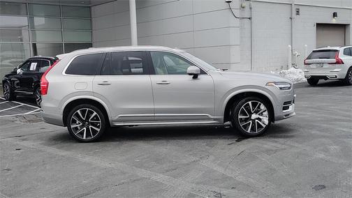 2024 Volvo XC90 B6 Plus Bright Theme
