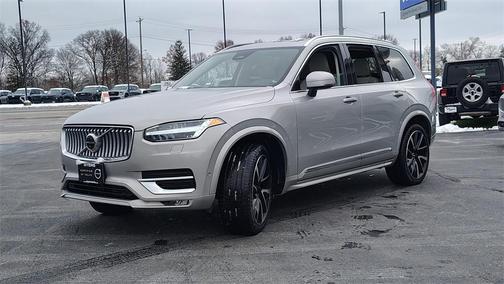 2024 Volvo XC90 B6 Plus Bright Theme