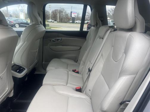 2024 Volvo XC90 B6 Plus Bright Theme