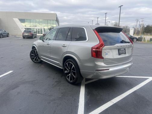 2024 Volvo XC90 B6 Plus Bright Theme