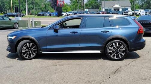 2024 Volvo V60 Cross Country Ultimate