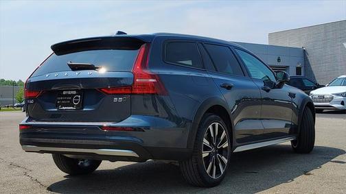 2024 Volvo V60 Cross Country Ultimate