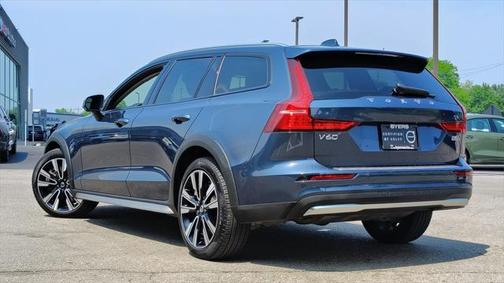 2024 Volvo V60 Cross Country Ultimate