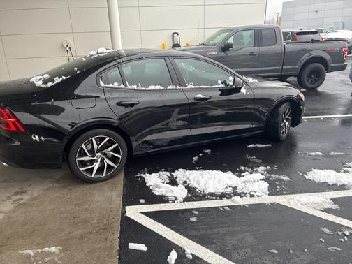 2020 Volvo S60 T6 Momentum