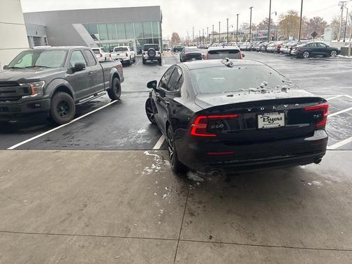 2020 Volvo S60 T6 Momentum