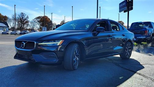 2020 Volvo S60 T6 Momentum