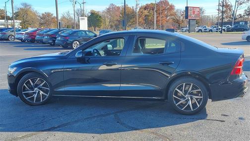 2020 Volvo S60 T6 Momentum