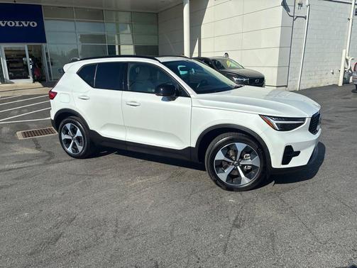 Crystal White 2026 Volvo XC40 B5 Plus