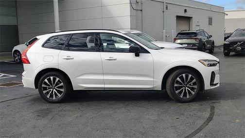 2025 Volvo XC60 B5 Plus