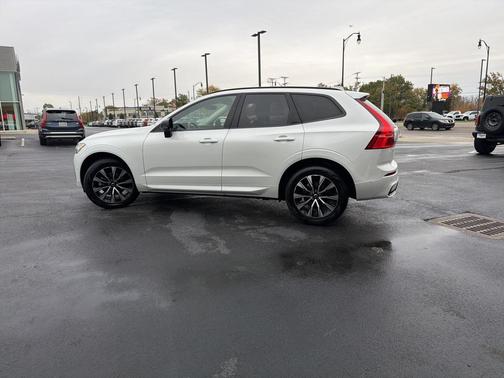 2025 Volvo XC60 B5 Plus
