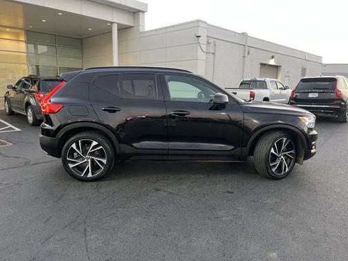 2019 Volvo XC40 T5 R-Design